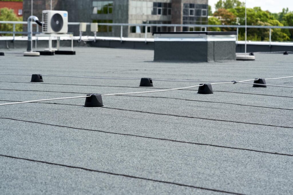 What Are Smart Flat Roof Replacement Options?
