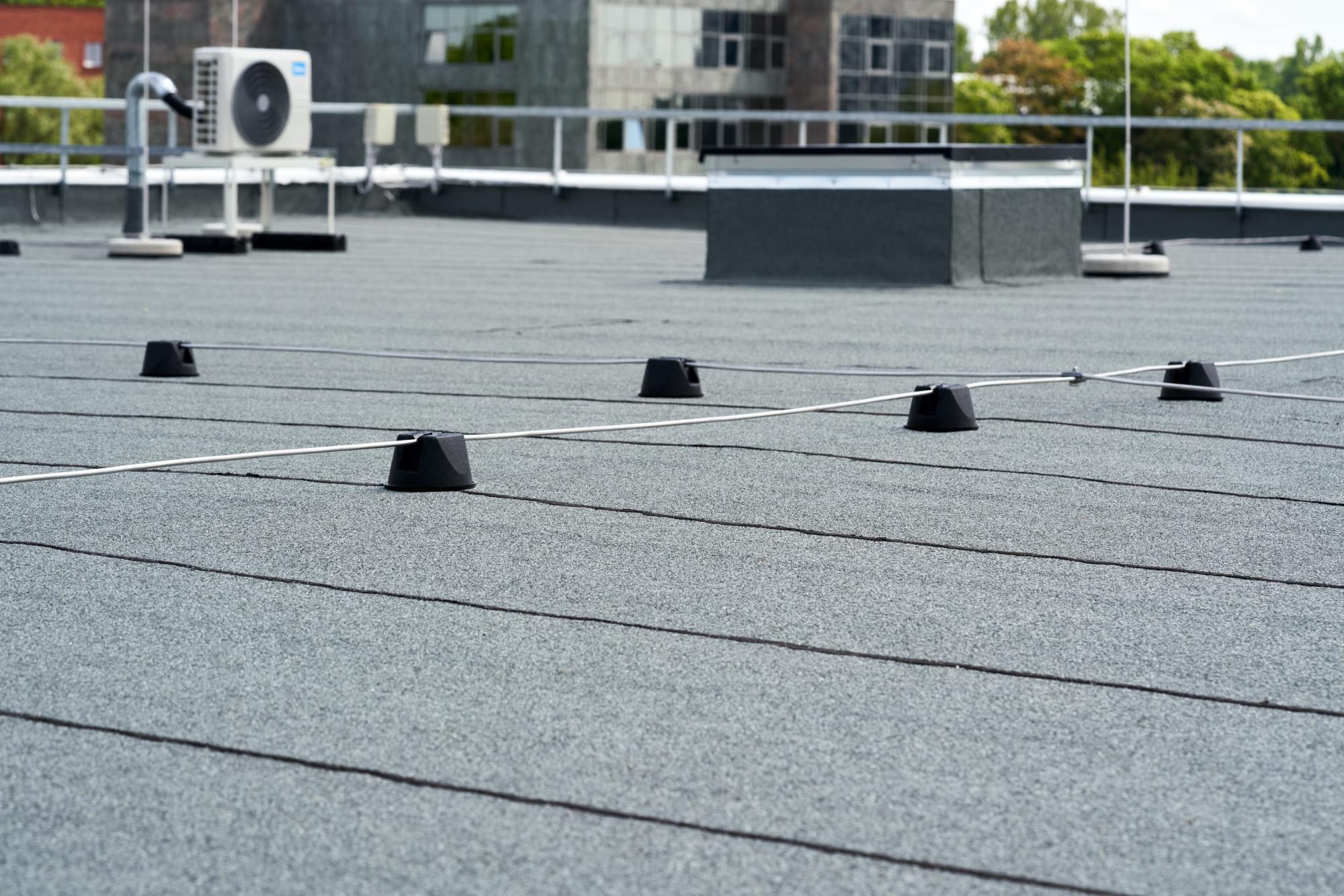 What Are Smart Flat Roof Replacement Options?
